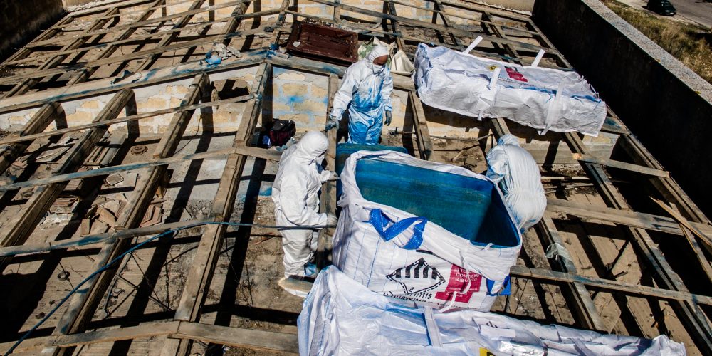 Amianto: come avviene la bonifica dei siti contaminati
